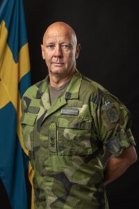 Sveriges tidigare arméchef Karl Engelbrektson går in som partner och Head of Advisory Board för Finserve Global Security Fund. Fonden sänker också kostnaderna för investerarna 1